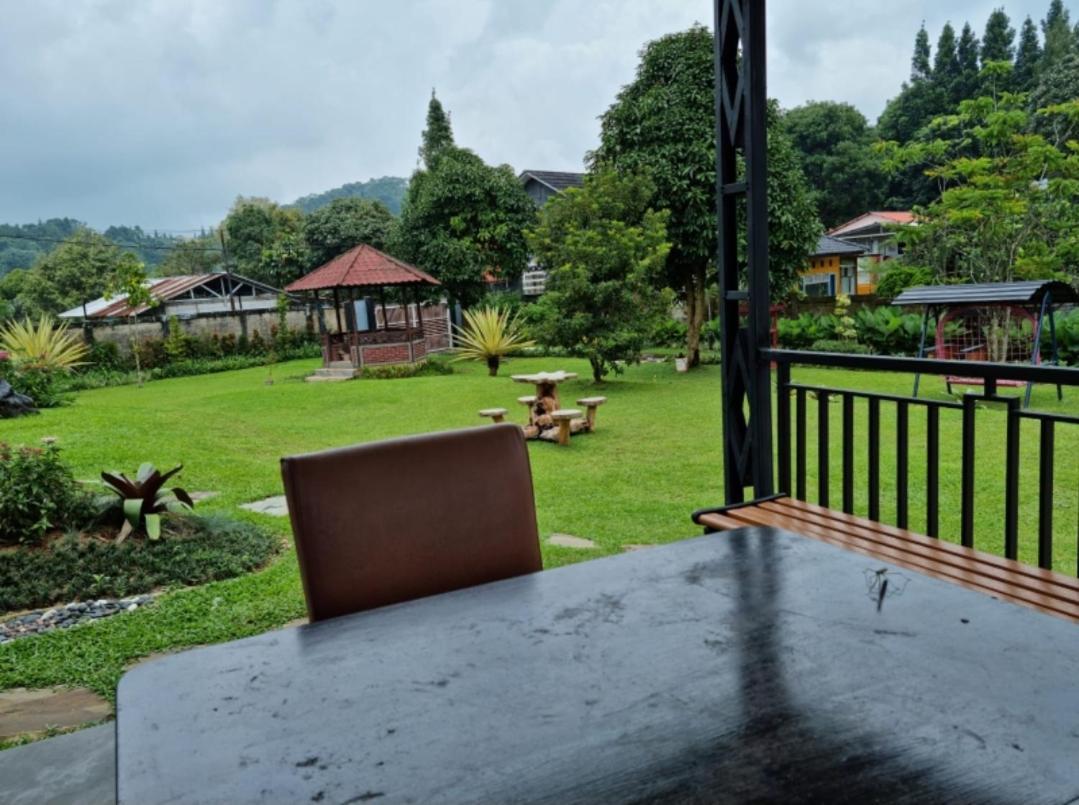 Villa Chacha At Macarena, Megamendung Zewnętrze zdjęcie